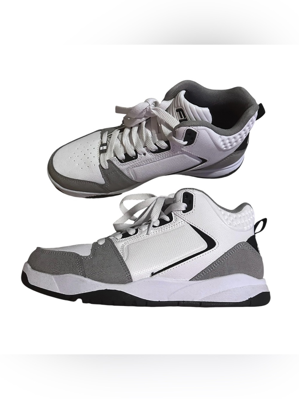 FUBU men’s white and gray Hustle athletic sneakers with black accents size 7